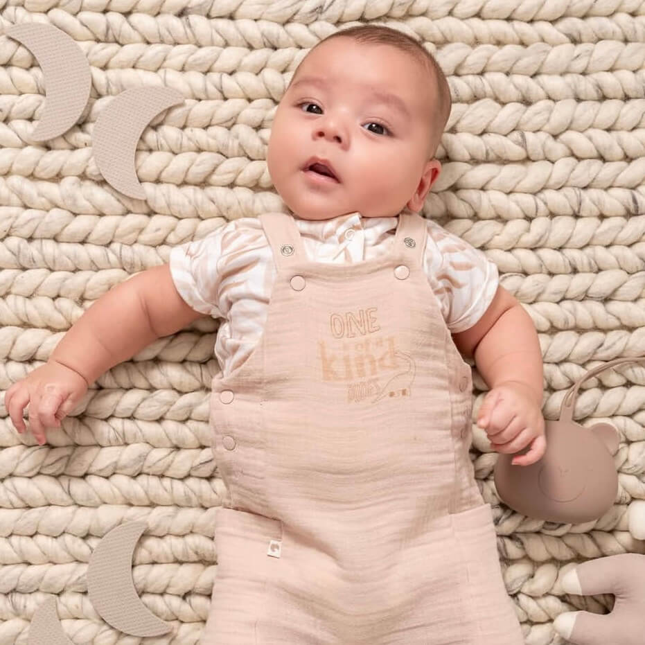 👣 9–12 Months “Chubby Legs Club”